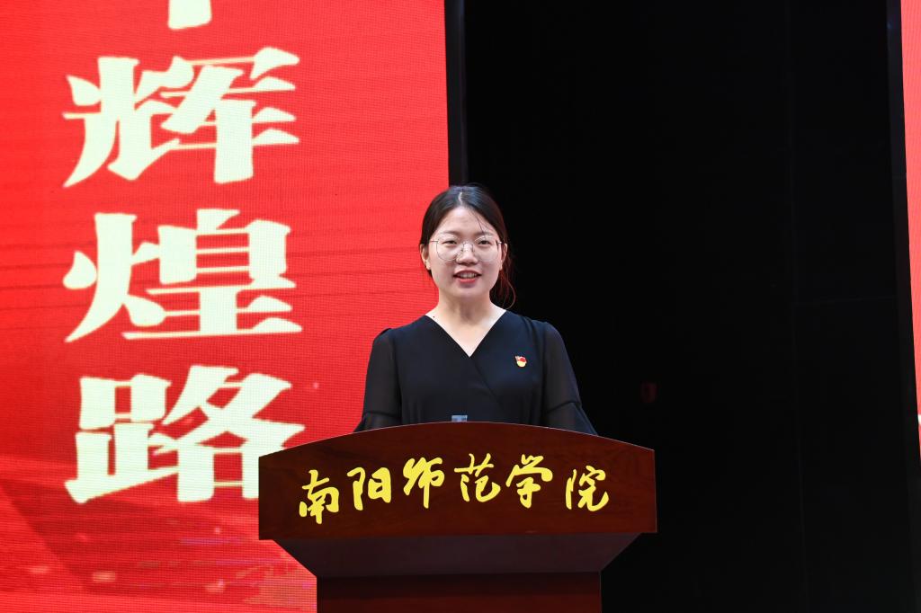 14.优秀学生共产党员代表李蒙鑫发言.jpg