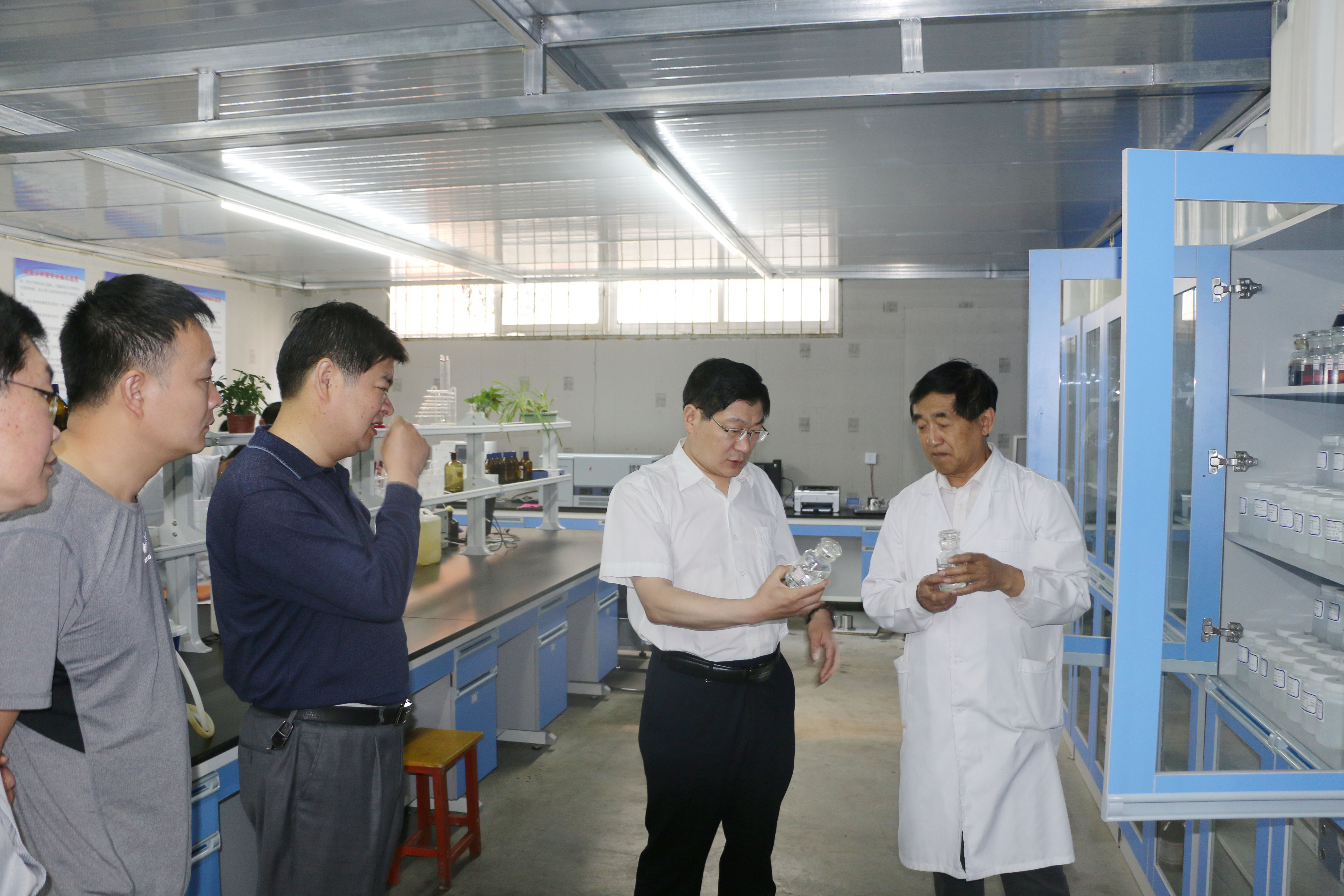 1校长卢志文考察350vip8888新葡的京集团—摩帝孚再生能源科技有限公司再生能源联合实验室.JPG
