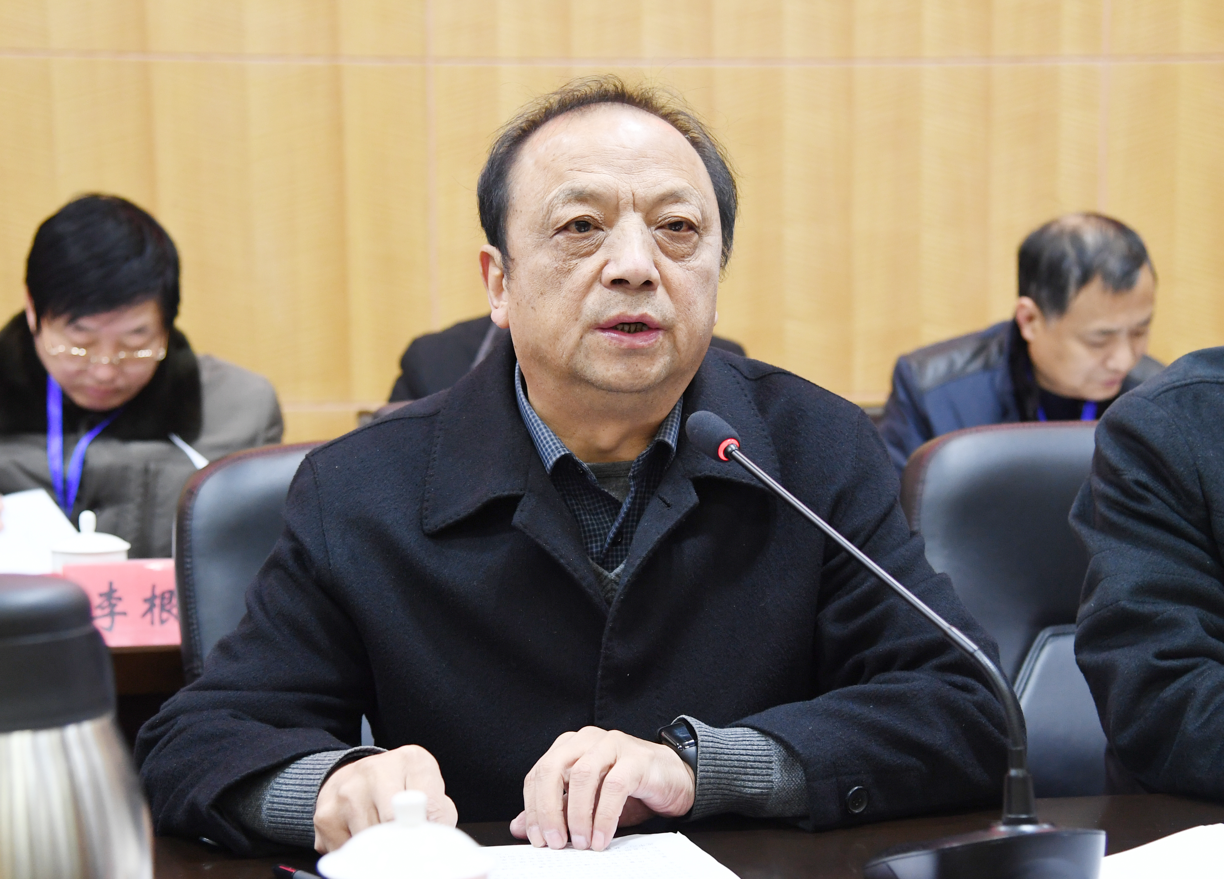 4校长王利亚作《350vip8888新葡的京集团第三届教代会暨工代会三次会议工作报告》.jpg