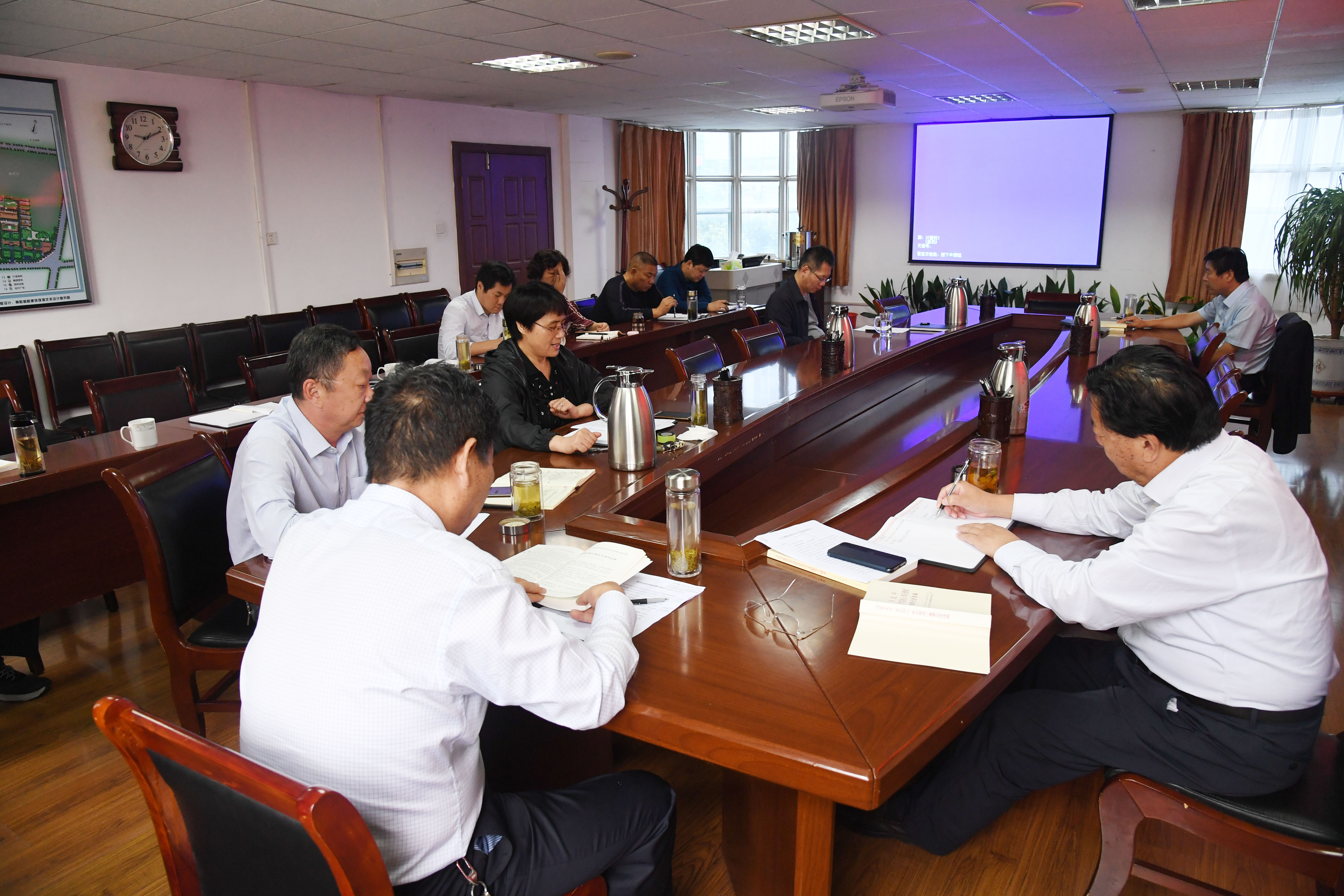 9月19日上午，党委理论学习中心组集中研讨交流.JPG