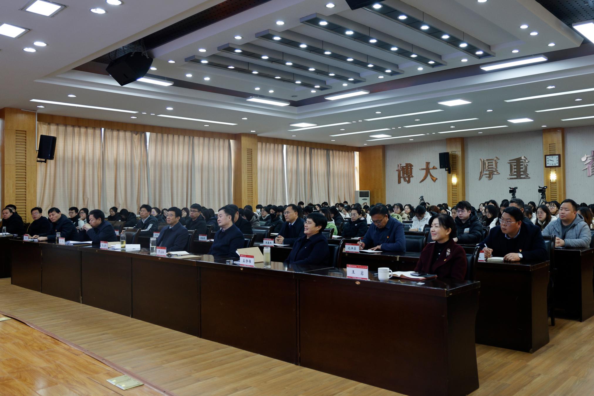 2思政课辅导报告现场.jpg