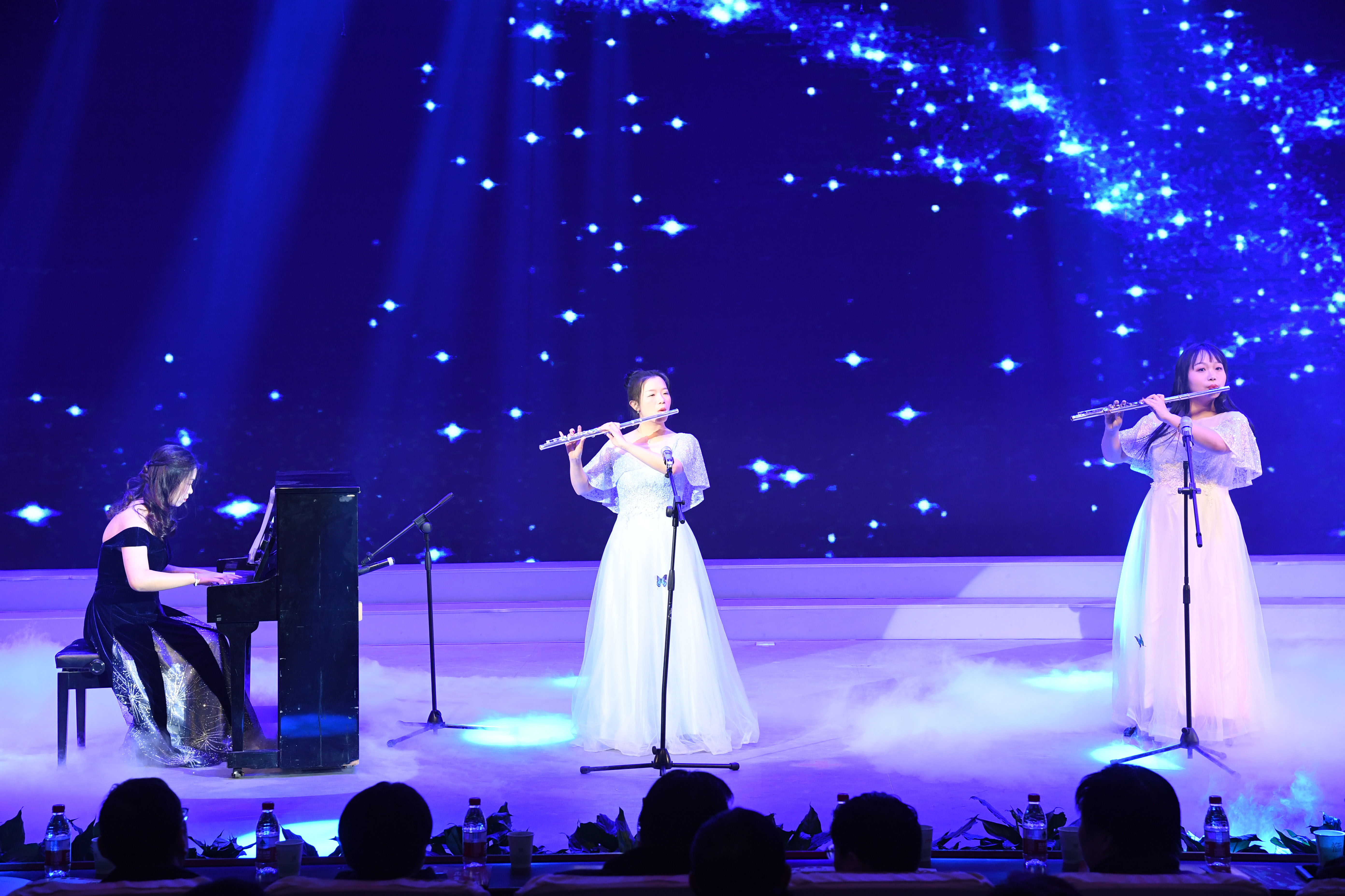 化工学院杨眉等钢琴长笛协奏《梁祝》.JPG