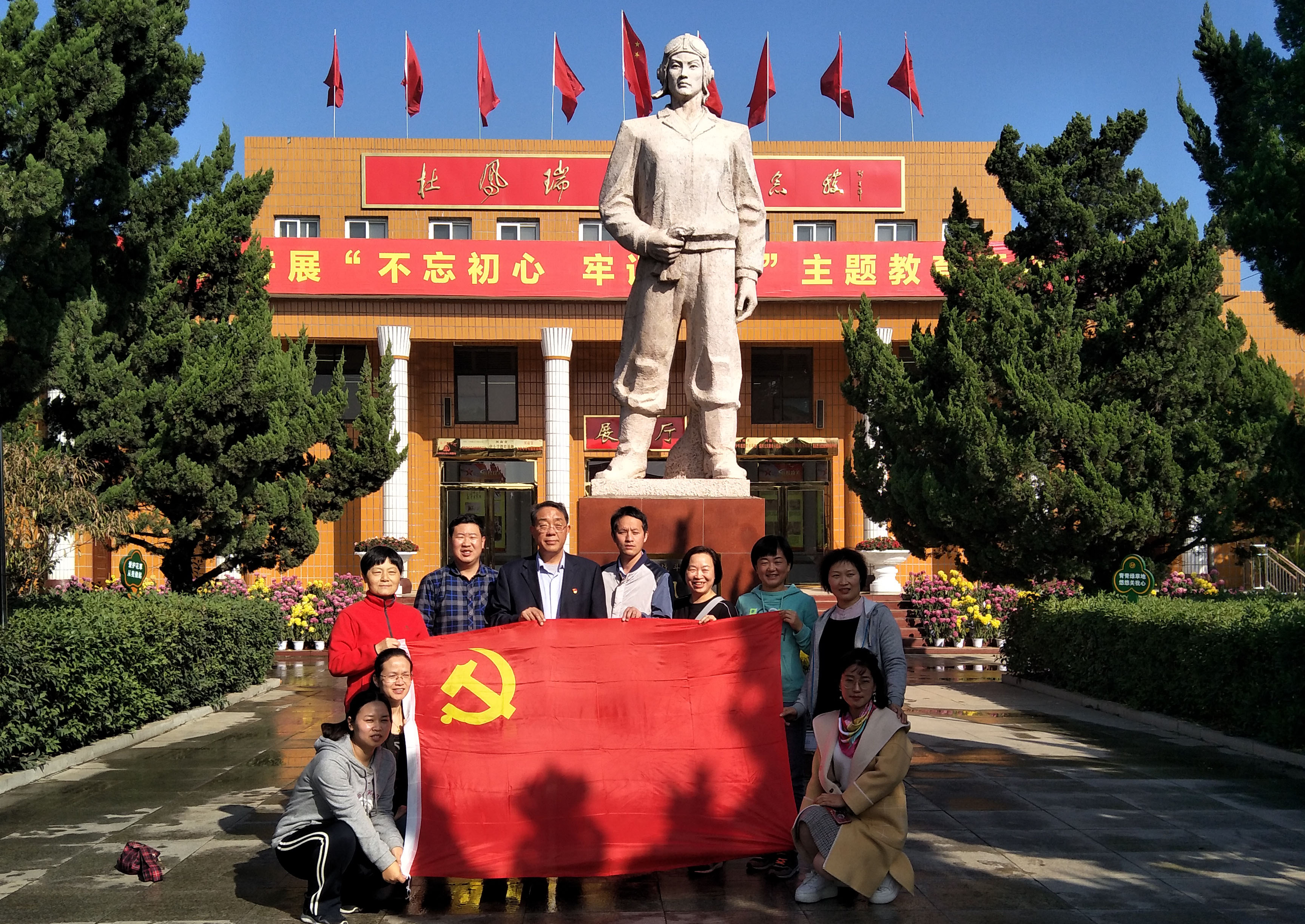 财务处赴方城杜凤瑞纪念馆开展主题党日活动.jpg