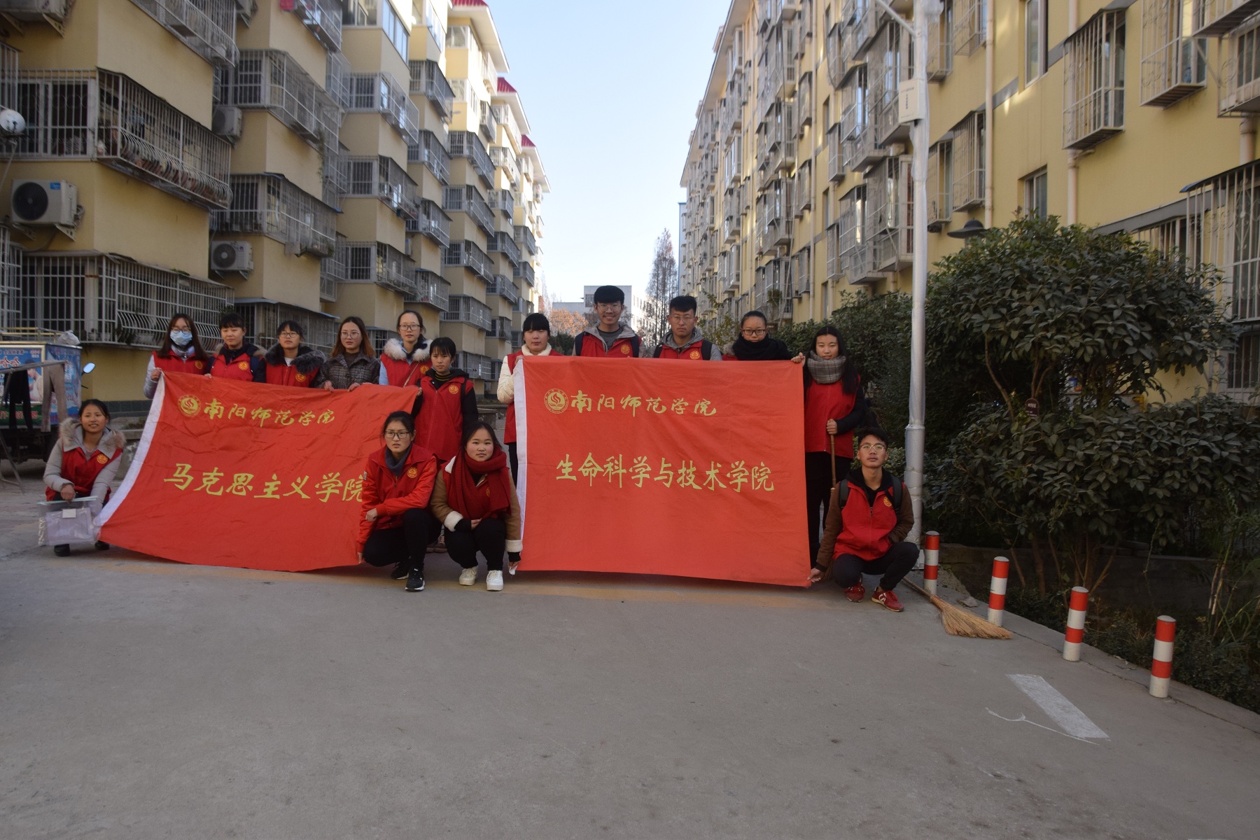 8生命科学与技术学院与马克思主义学院联合开展“志愿新时代，青春更精彩”武侯街道办事处志愿活动.jpg