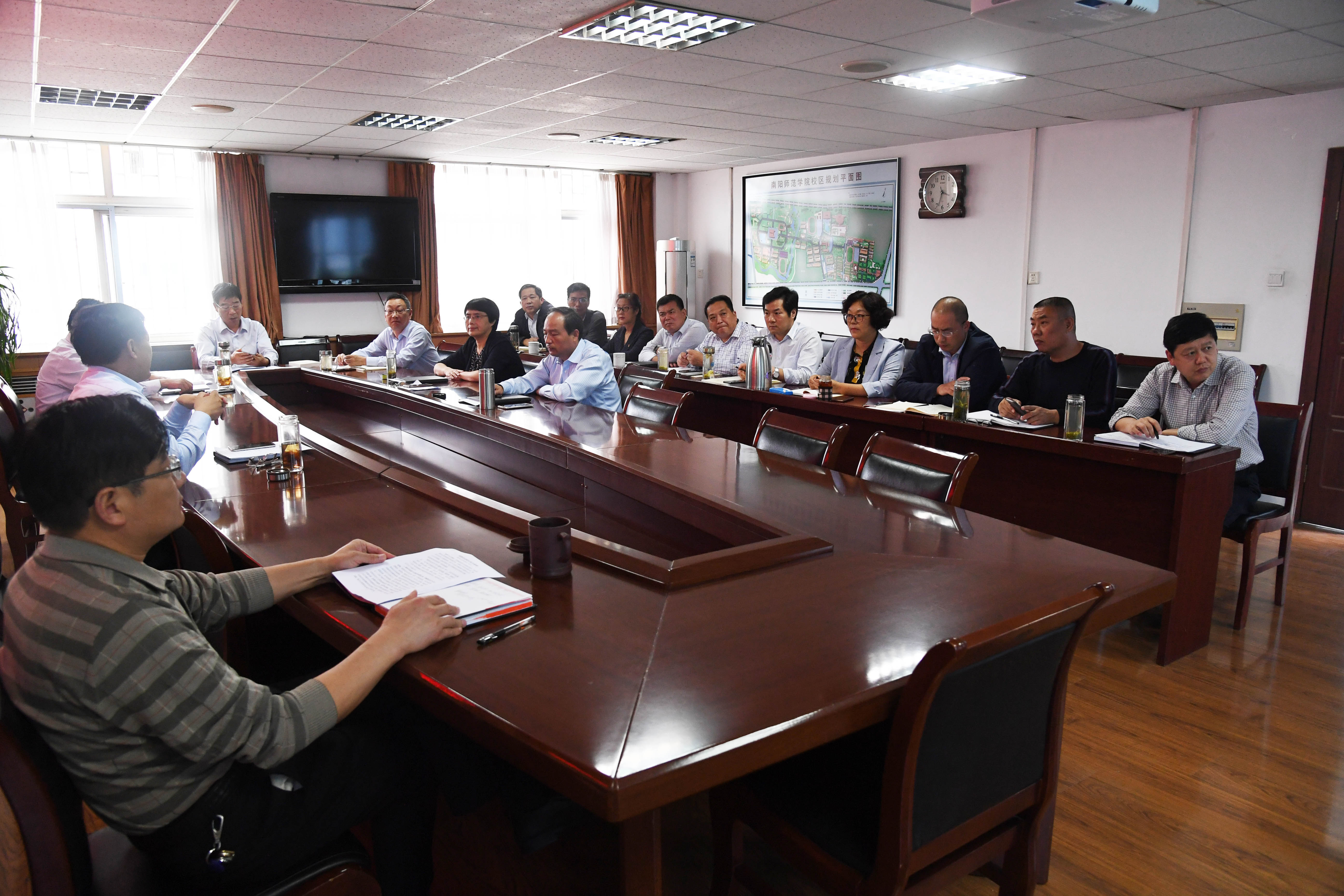 9月18日下午，党委理论学习中心组集中研讨交流 .jpg