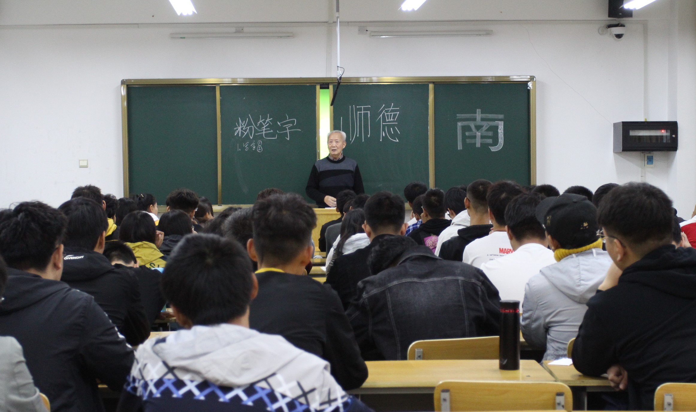 8.土木建筑工程学院举办理想信念报告会2.JPG