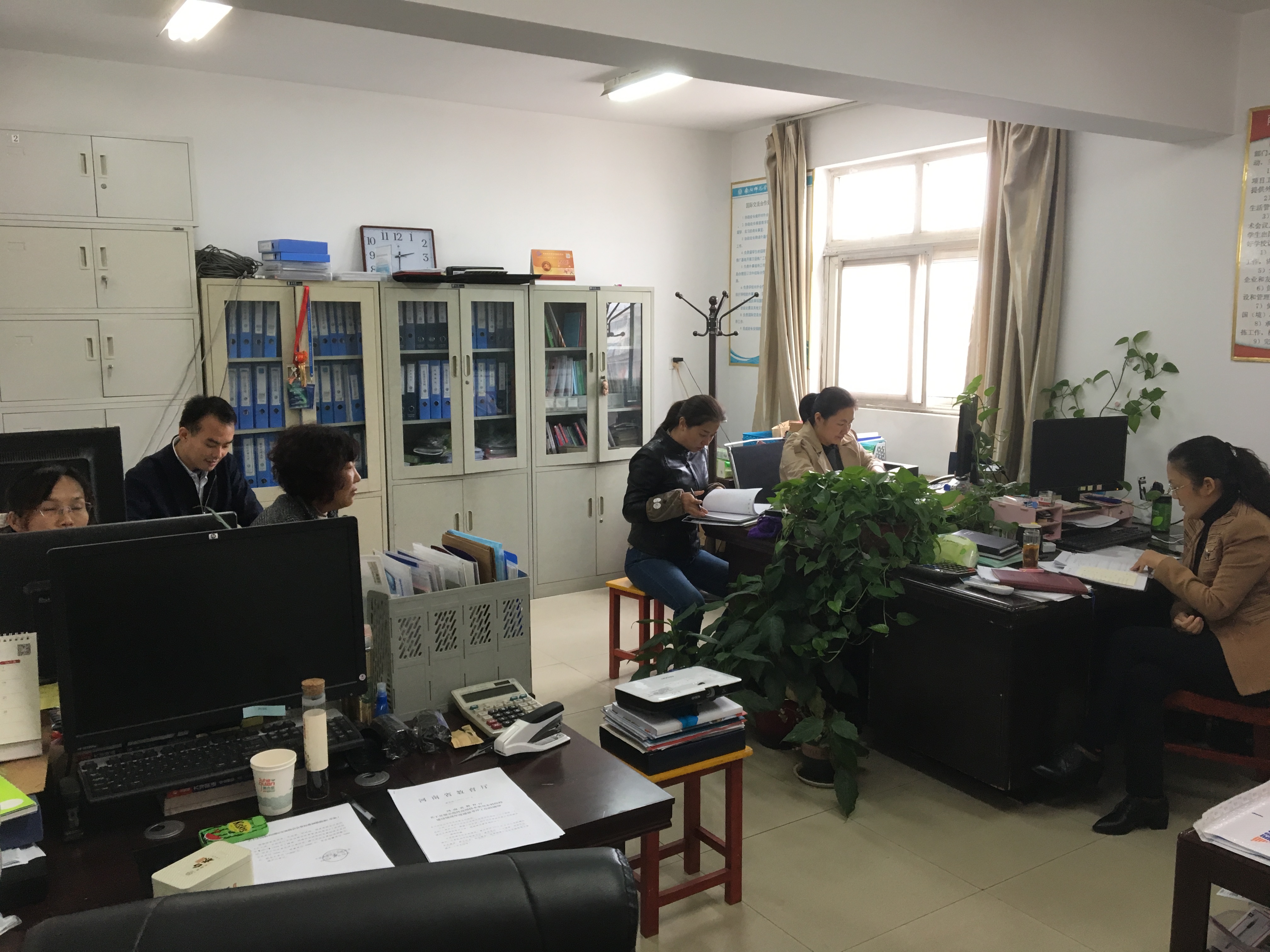 国际交流合作处组织学习习近平总书记考察调研河南时重要讲话精神.jpg