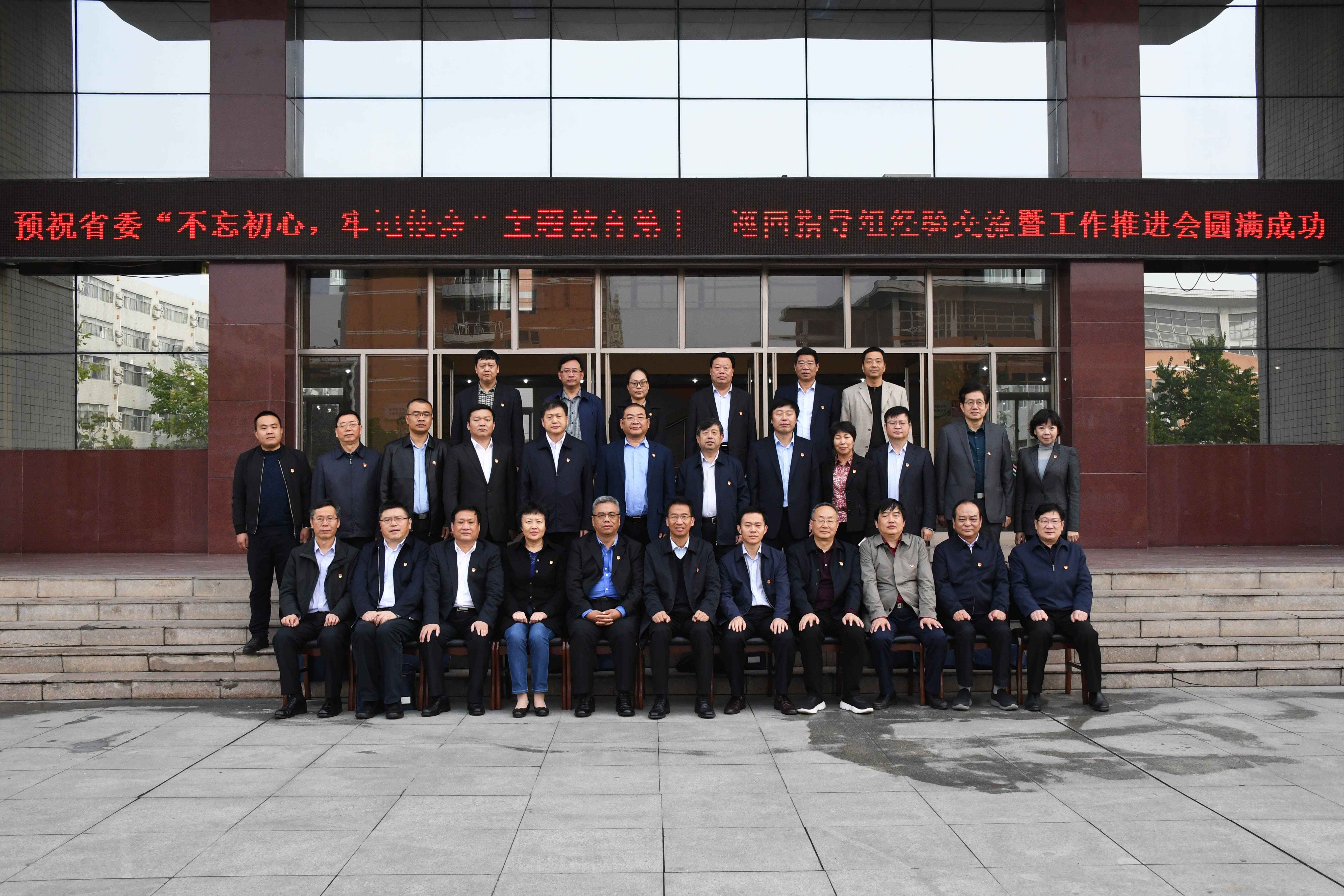 3合影.jpg