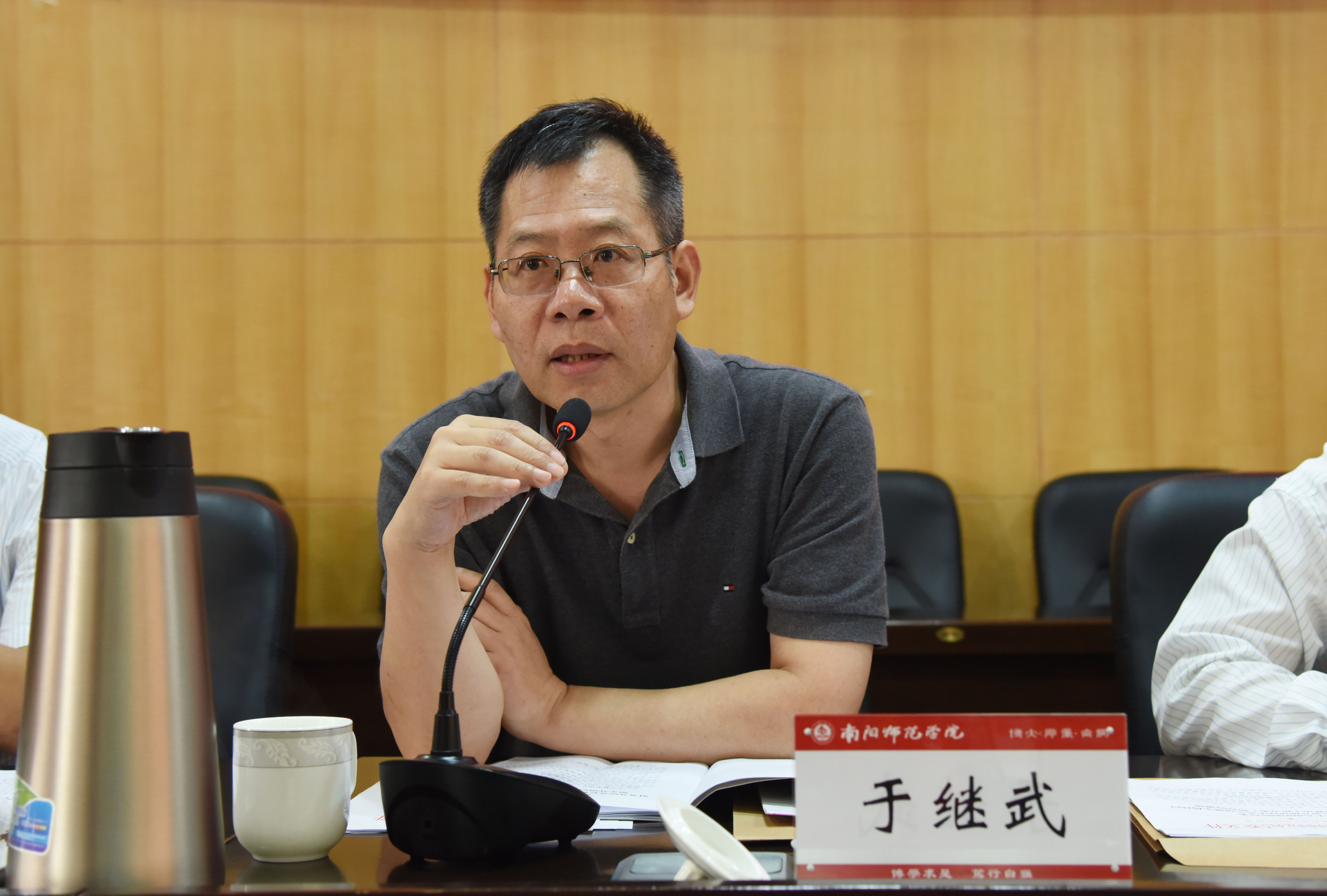 4校纪委书记于继武组织学习《全省教育系统集中开展以案促改工作警示教育材料》.JPG