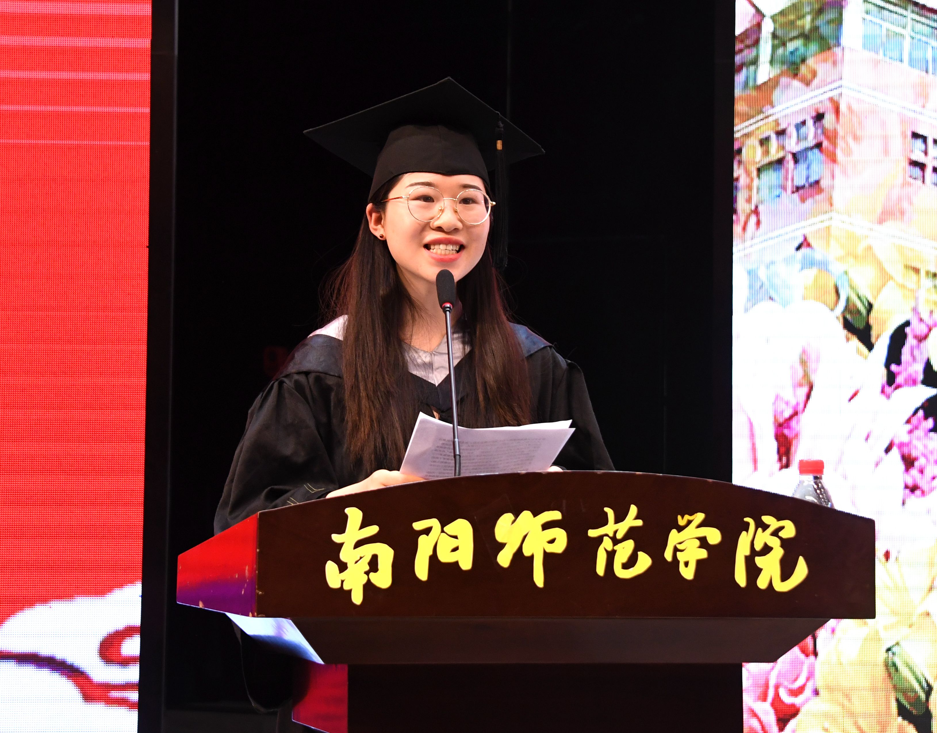 7毕业生代表2019届物理与电子工程学院考入吉林大学硕士研究生的刘艳香同学发言.jpg