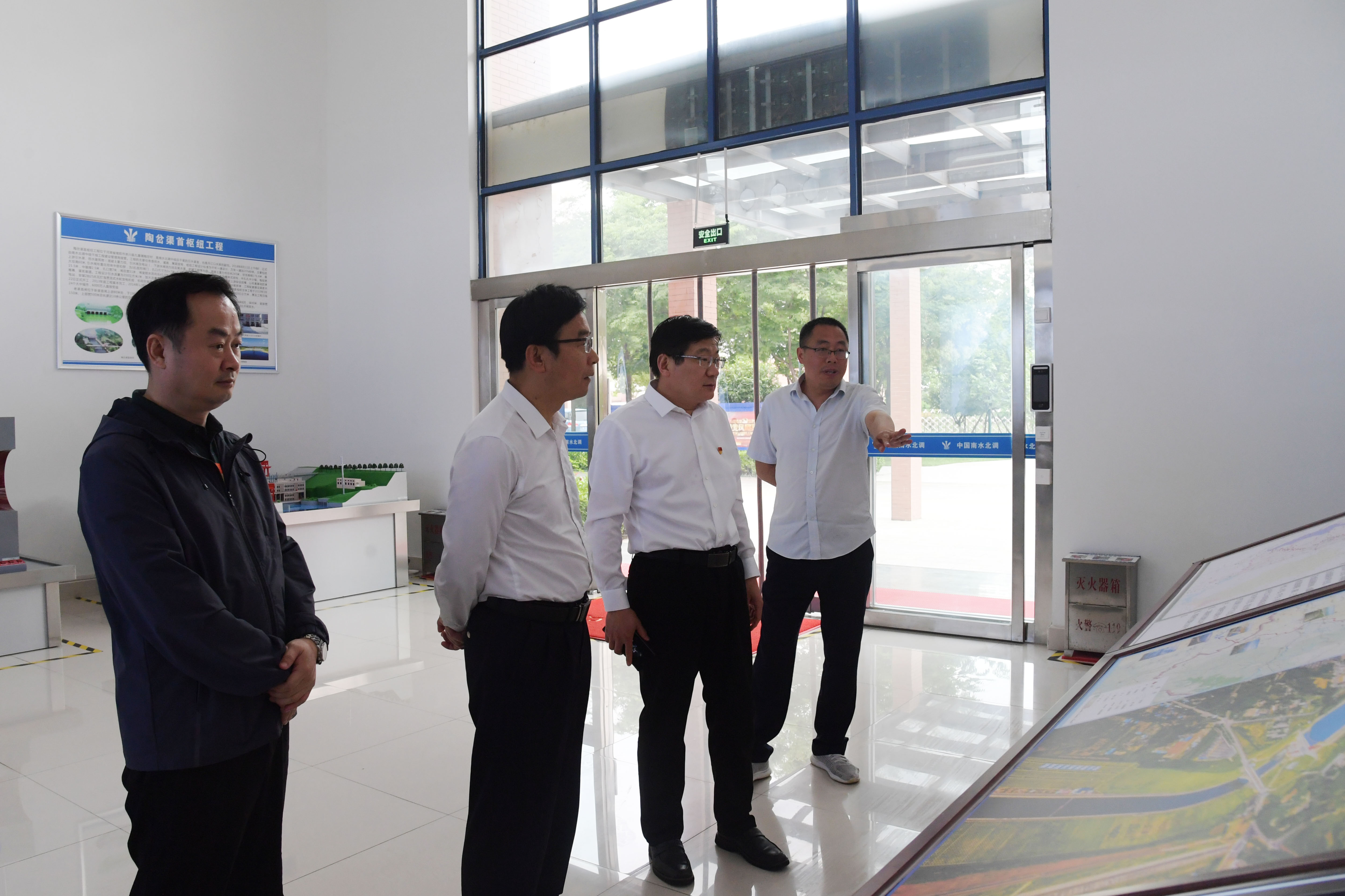 3校领导一行在南水北调中线工程建设管理局渠首分局.JPG