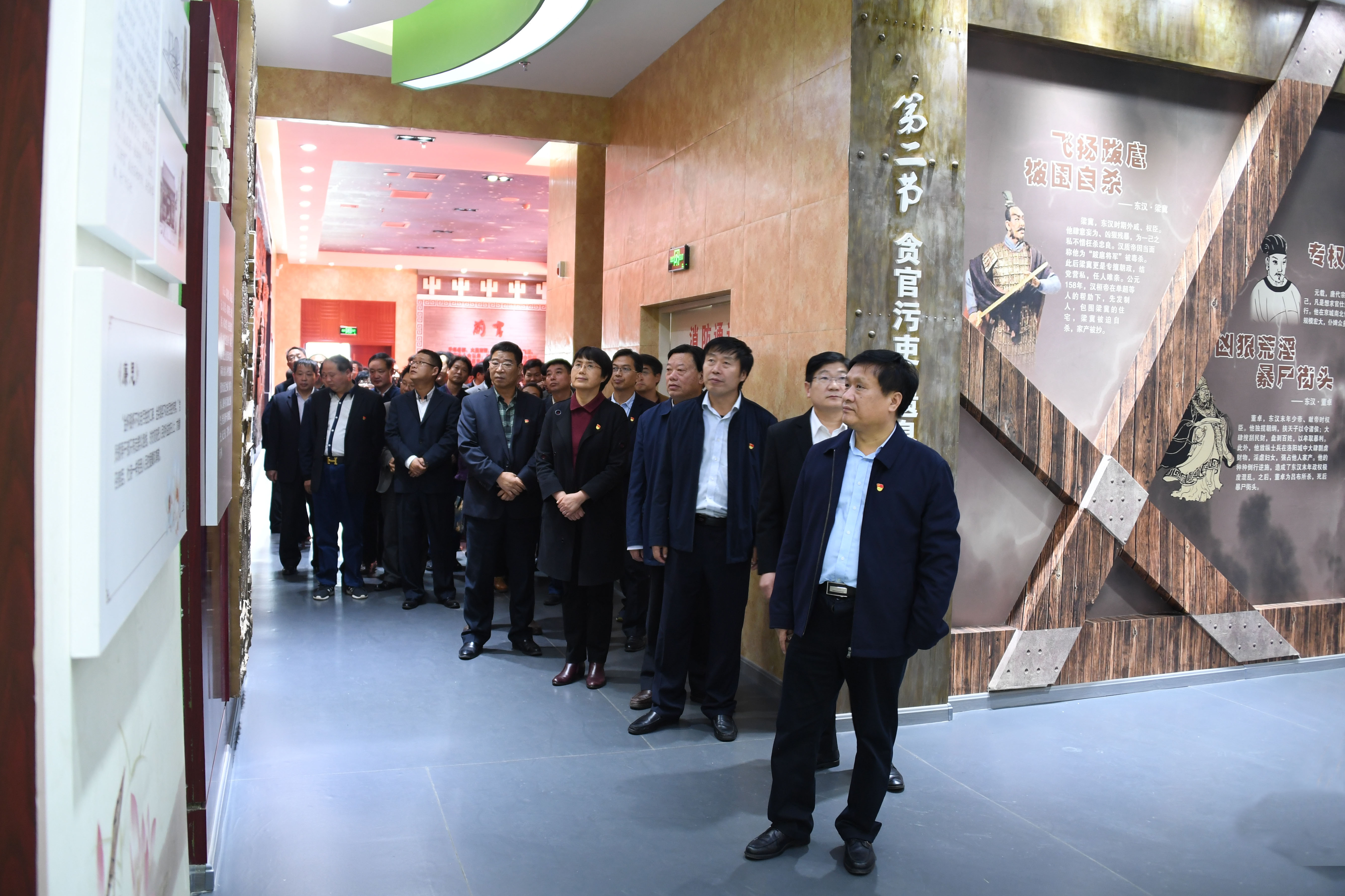2参观南阳市反腐倡廉警示教育展厅.JPG