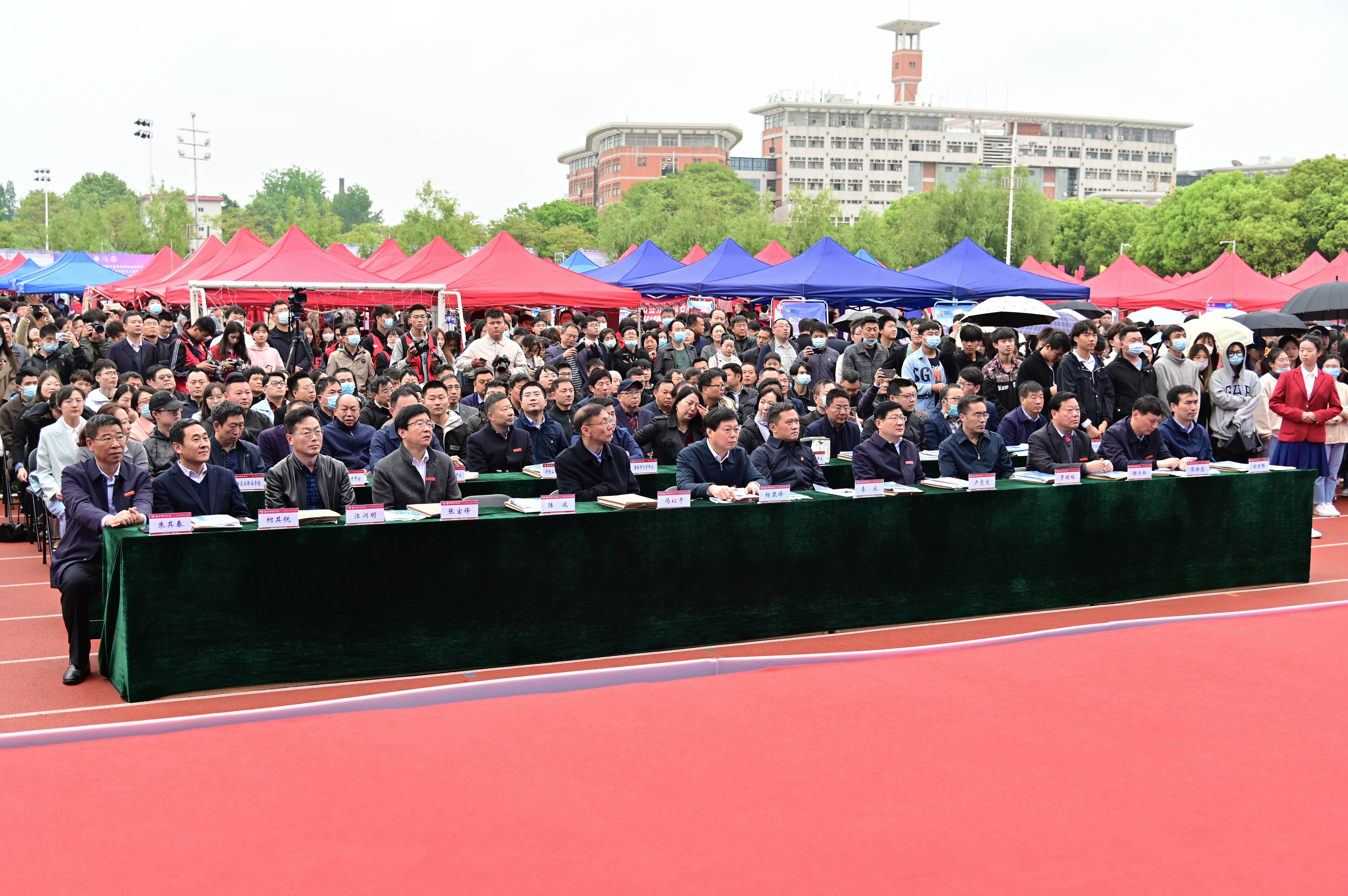 6招聘会现场 .jpg