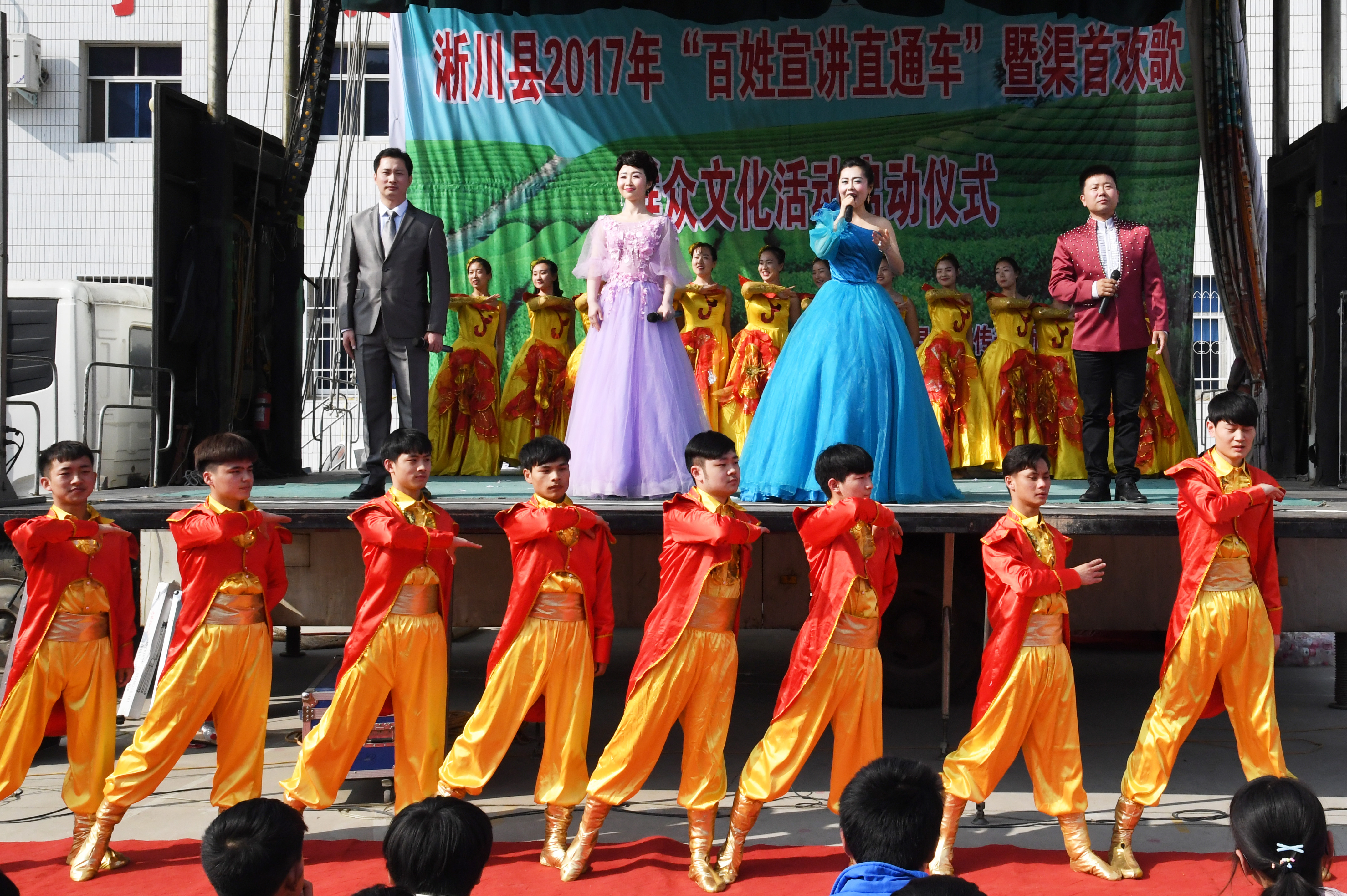 6歌舞《共筑中国梦》.JPG