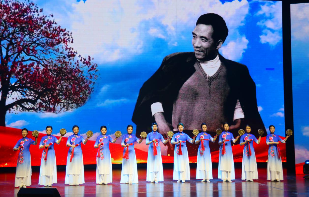 1.新葡的京官网大调曲子新编节目《念奴娇.追思焦裕禄》.jpg