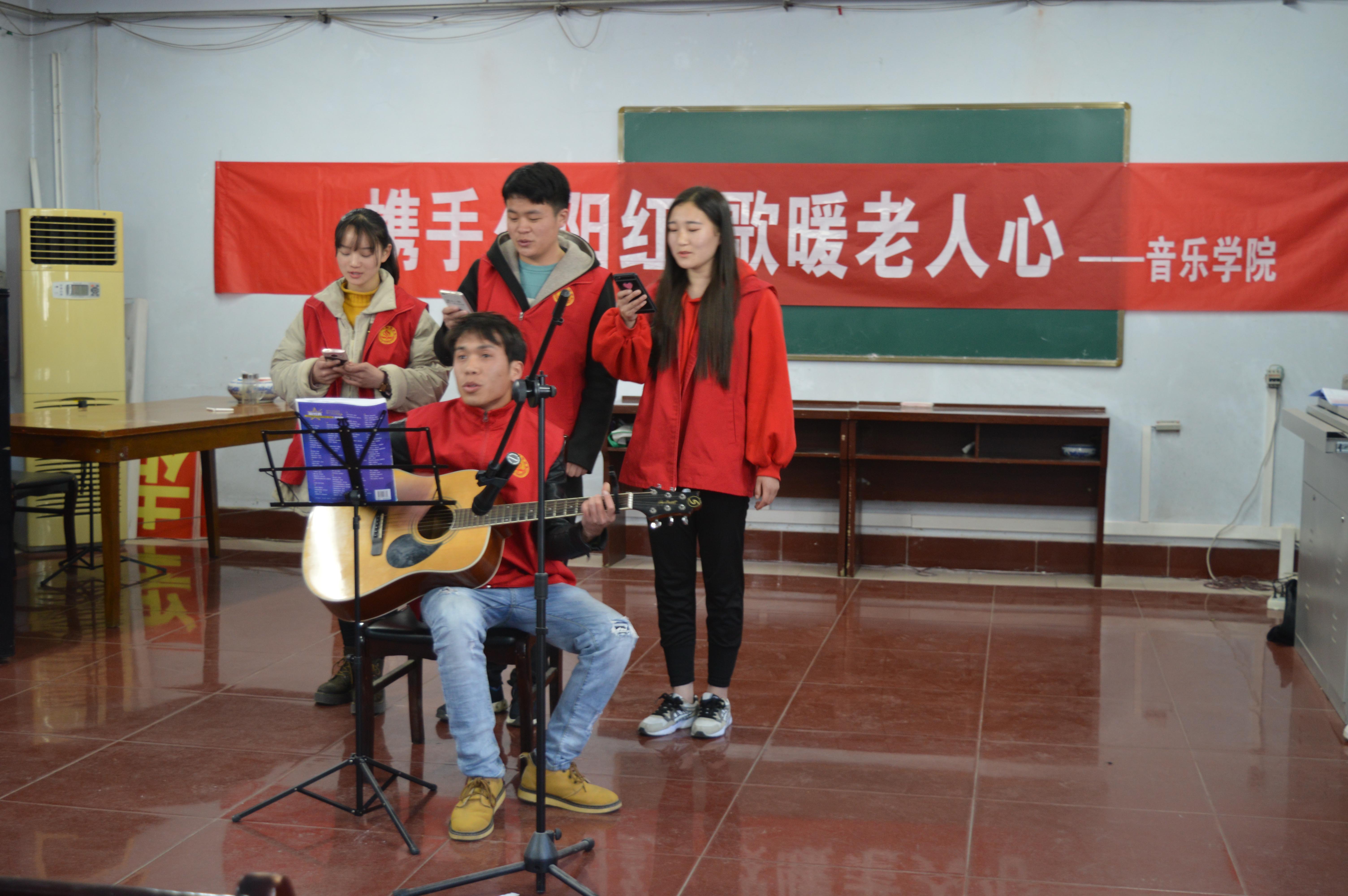 4音乐学院开展“携手夕阳红，歌暖老人心“活动.JPG
