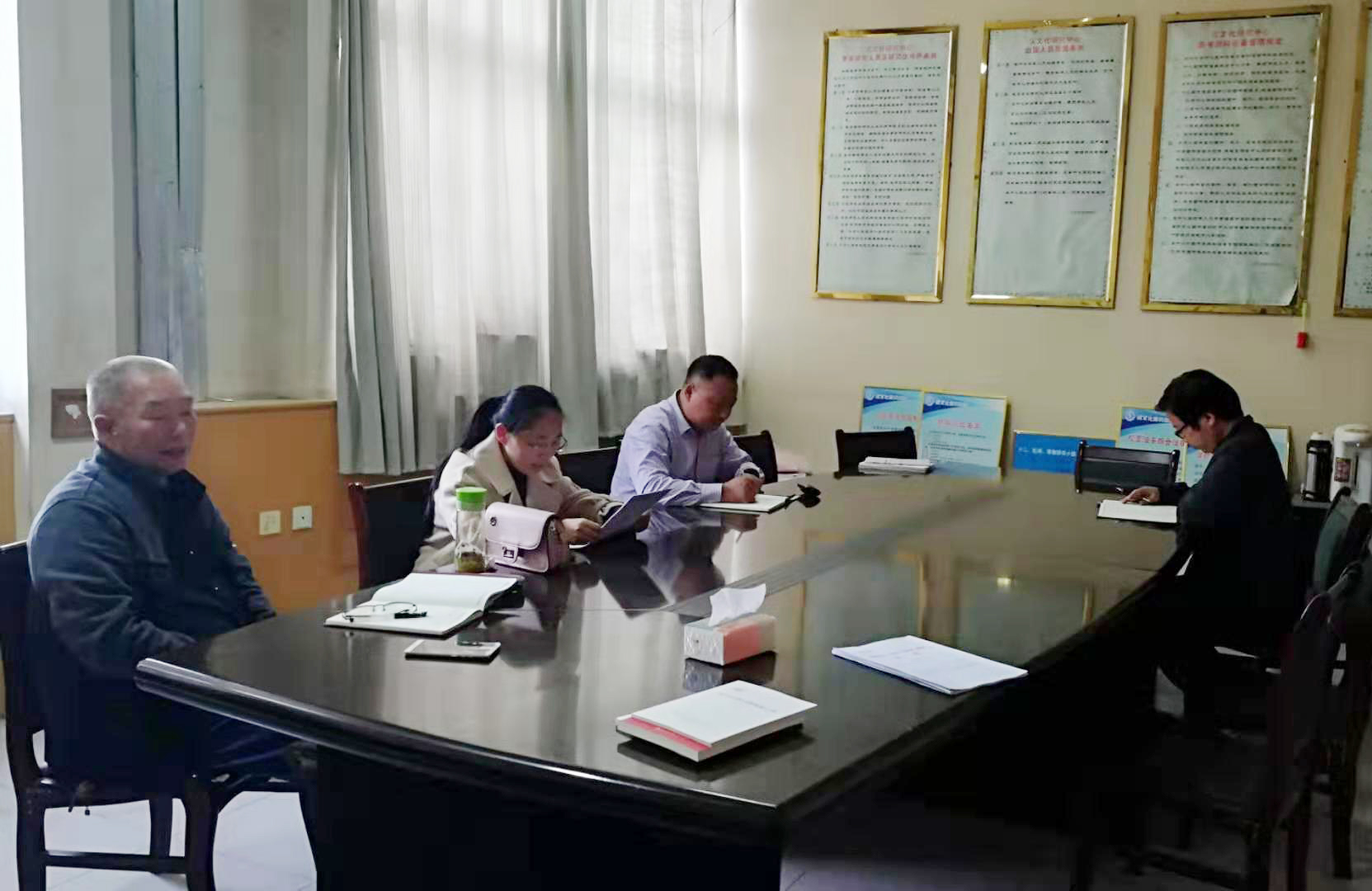 汉文化研究中心围绕习近平总书记考察调研河南时总要讲话精神开展集体学习研讨.jpg