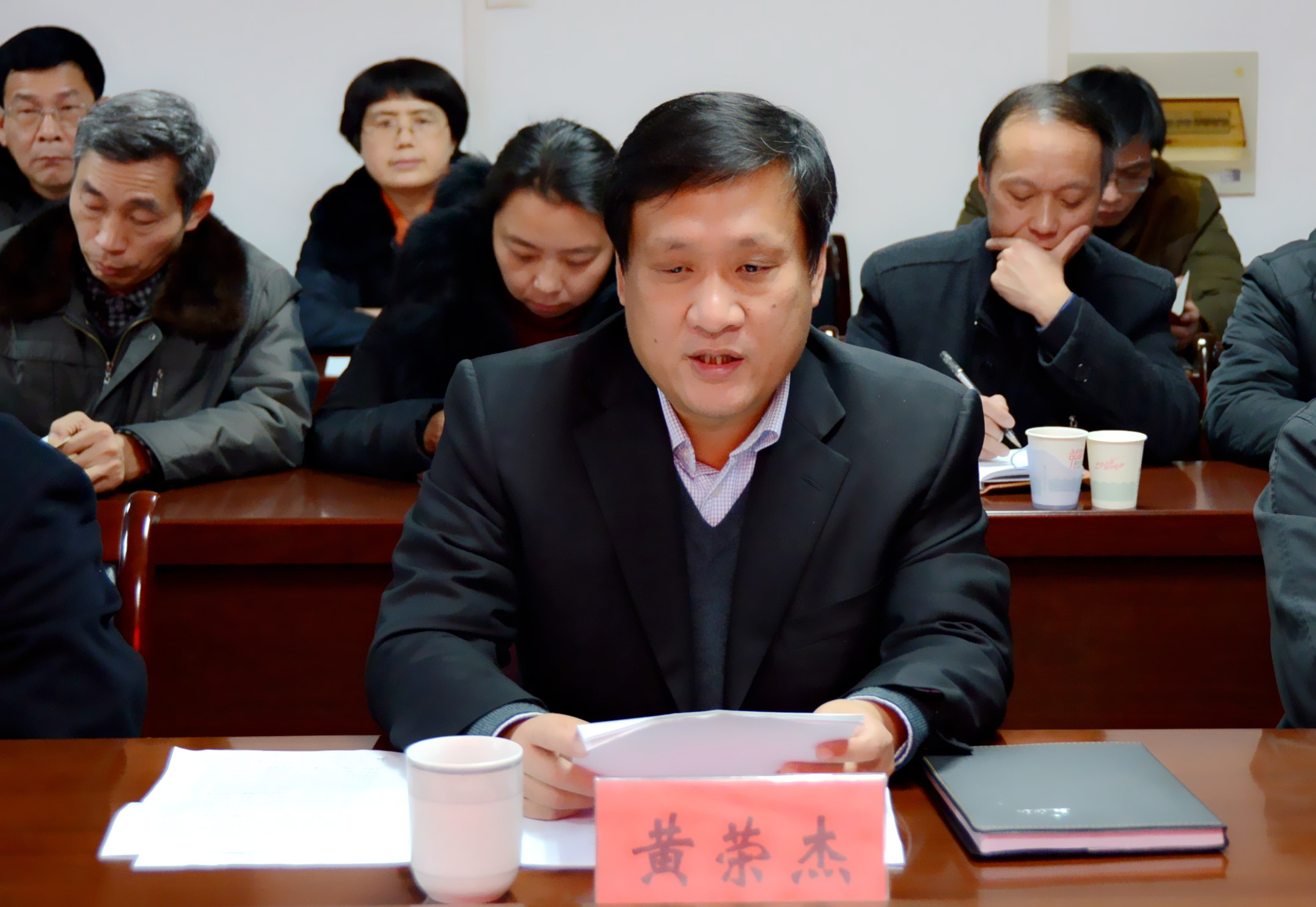 5校党委书记黄荣杰汇报新葡的京官网教育实践活动整改落实“回头看”工作情况.jpg